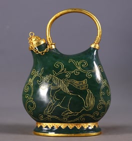 An Exquisite Jasper Cover with Gold Horse Pattern Ewer