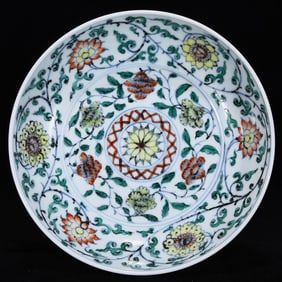 An Exquisite Blue and White Wucai Flower Pattern Plate