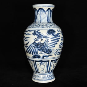 An Exquisite Blue and White Phoenix Pattern Vase