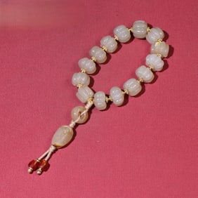 An Exquisite White Jade Bracelets