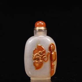 An Exquisite Agate Monkey and Peach Pattern Snuff Bottle
