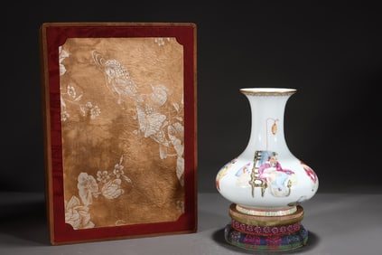 An Exquisite Famille-Rose Painted Gold Character and Story Pattern Vase,With Poem