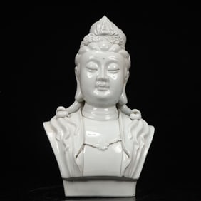 An Exquisite Blance-De-Chine Statue of Avalokitesvara
