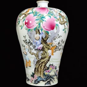 A Huge Famille-Rose Painted Gold Figure and Peach Pattern Vase,With Poem