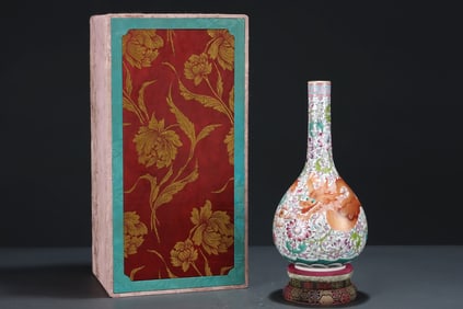 An Exquisite Enamel Lotus Dragon Pattern Vase