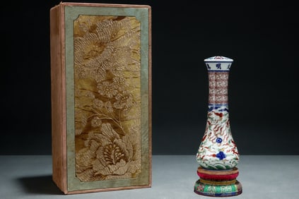 An Exquisite Blue and White Wucai Auspicious Cloud and Dragon Pattern Vase