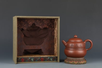 An Exquisite Purple Sands Flower and Bird Pattern Teapot