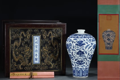 A Huge Blue and White Flower Pattern Vase, With Vertical Scroll Painting on Silk