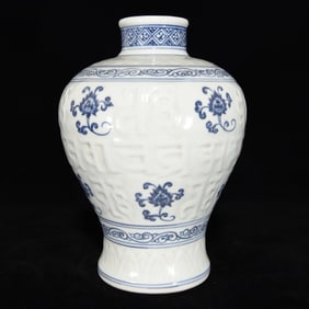 An Exquisite Sanskrit Blue and White Flower Pattern Vase