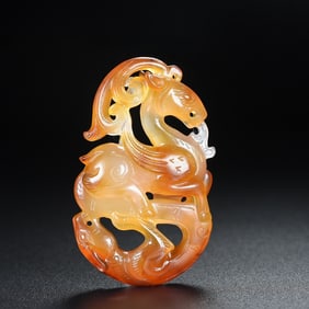 An Exquisite Agate Dragon Pendant