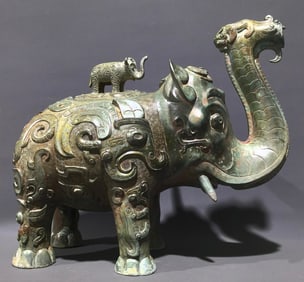 A Huge Bronze Chi-Dragon Pattern Elephant-Shaped Zun