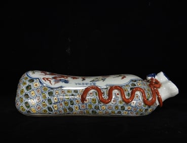 An Exquisite Blue and White Wucai Dragon and Phoenix Pattern?