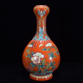 An Exquisite red Glazed Famille-Rose Pattern Vase