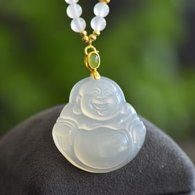 An Exquisite Sterling Silver-Gold Plated Inlaid Agate Pendant