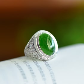 An Exquisite Sterling Silver Inlaid Jasper Ring