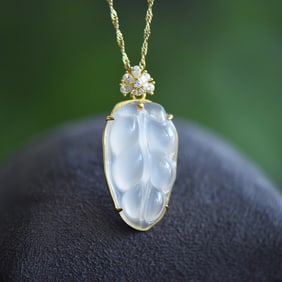 An Exquisite Sterling Silver-Gold Plated Inlaid Agate Pendant