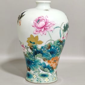 A Rare Famille-Rose Flower and Bird Pattern Vase