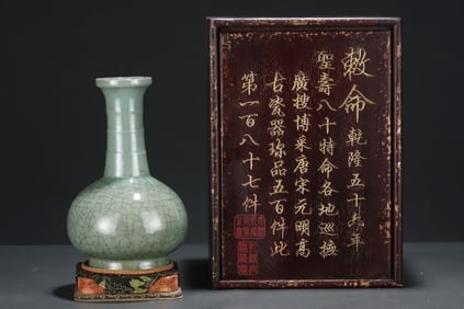 A Rare Guan yao blue glaze bamboo joint vase