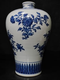 A Rare Blue and White Flower Pattern Vase