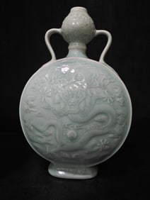 A Rare Pea-green Glaze Cloud and Dragon Pattern Vase