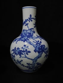 A Rare Blue and White Pomegranate Pattern Vase