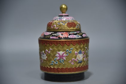 A Rare Enamel Color Gilded Eight Treasures Pattern Jar