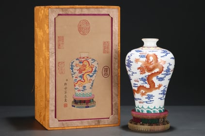 A Rare Blue and white famille rose gold-traced auspicious cloud dragon and phoenix pattern vase