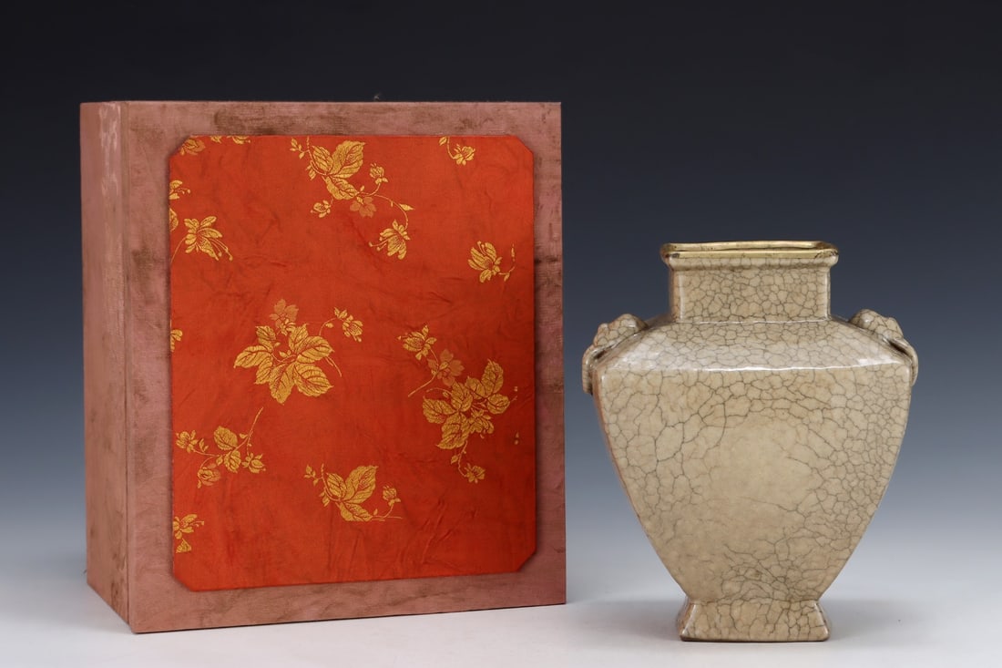 A Rare Ge yao Yellow Glazed Ice Crackle Pattern Double-Ears Vase: A Rare Ge yao Yellow Glazed Ice Crackle Pattern Double-Ears Vase,Song Dynasty, China,Size:8.4inx7.1in 哥窑米黄釉冰裂纹双耳瓶,中&