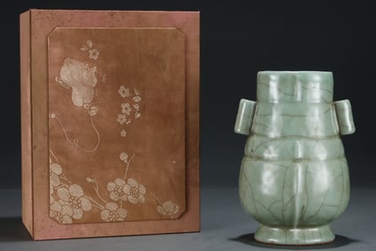A Rare Guan yao bean green glaze double-eared vase