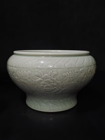 A Rare Pea-green Glaze carving Lotus Pattern Censer