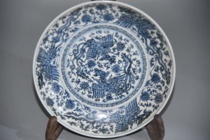 A Rare Blue and White Dragon Pattern Pot