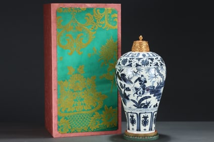 A Rare Blue and white lotus figure story pattern vase