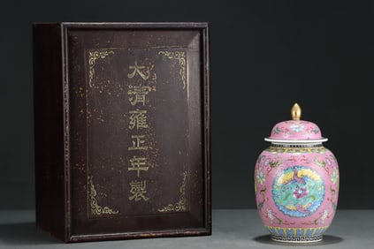 A Rare Famille-Rose Outline in gold Flower Pattern Jar with Cover