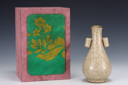 A Rare  Ge yao Double-Ears Vase,with an Imperial Poem by Emperor Qianlong
