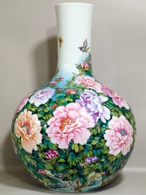 A Rare Famille-Rose Flower Pattern Vase