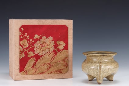 A Rare  Ge yao Tripod Censer