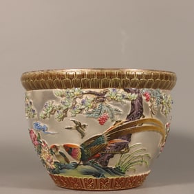 A Rare Enamel Color Figure Pattern Pot