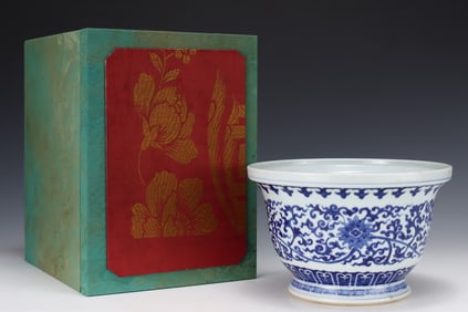 A Rare Blue and White Lotus Pattern Flower Pot