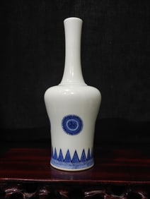 A Rare Blue and White Pompon Flower Vase