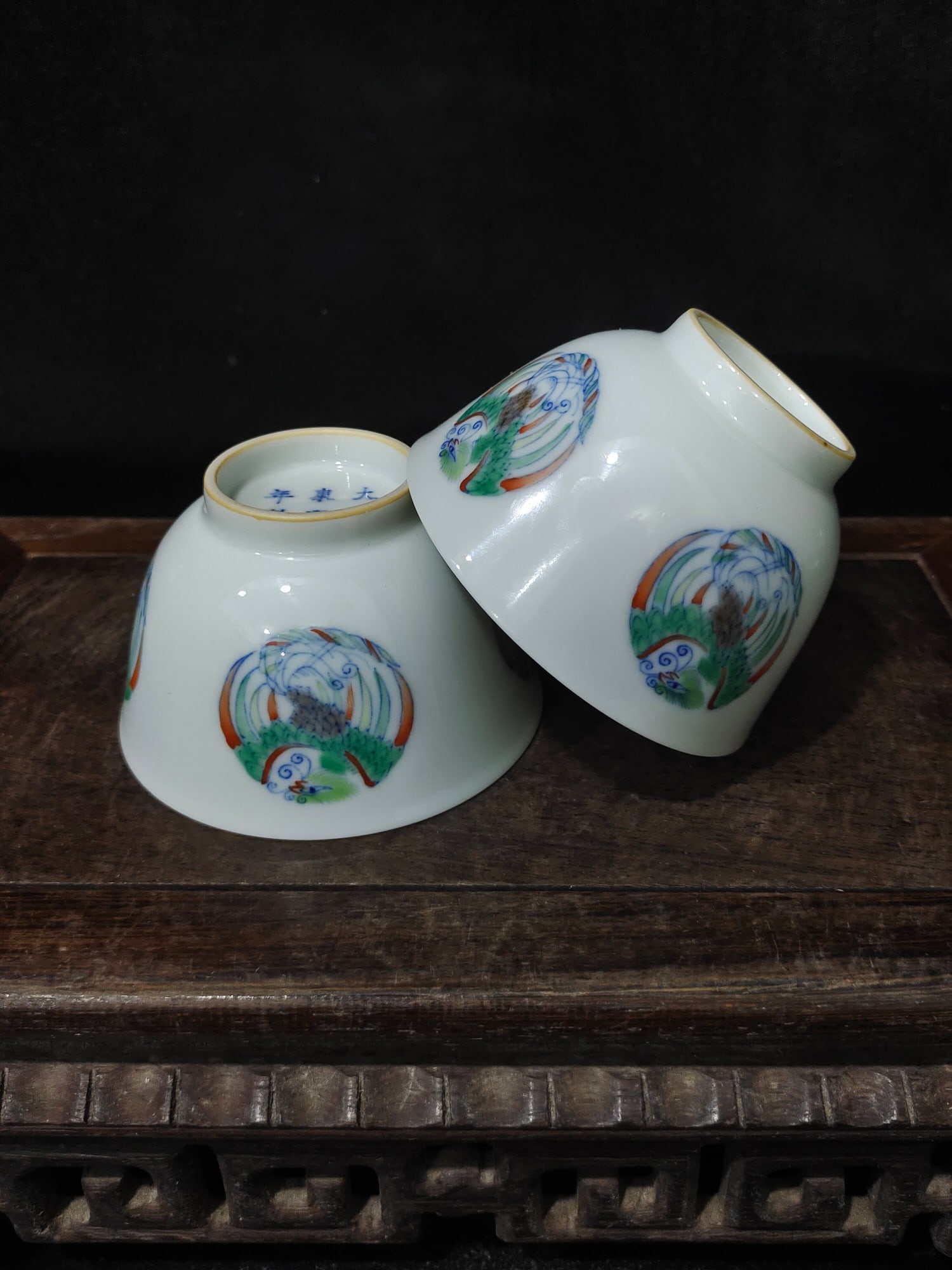 A pair of Rare Doucai Phoenix Pattern Cup: A pair of Rare Doucai Phoenix Pattern Cup,Qing Dynasty, China,Kangxi Six-character Mark,Size:2inx3.5in 一对斗彩凤纹杯,中国清代,康