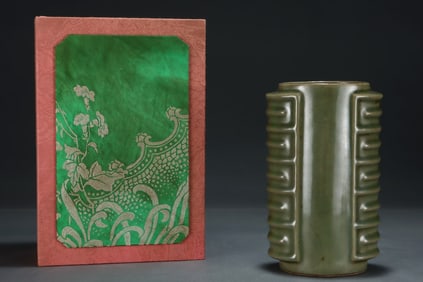 A Rare Longquan yao bean green glaze cong-shaped vase
