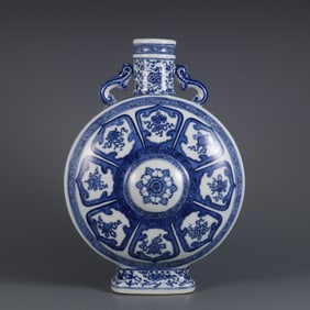 A Rare  Blue and White Interlocking Lotus Eight Auspicious Symbols Pattern Vase