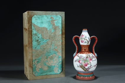 A Rare Famille-Rose Red Glazed Outline in gold Peach Pattern Double-Ears Gourd-Shaped Vase