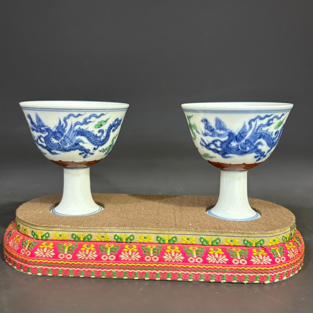 A pair of Rare Doucai Dragon Pattern High-foot Cup: A pair of Rare Doucai Dragon Pattern High-foot Cup,Ming Dynasty, China,Chenghua Six-character Mark,Size:3.1inx2.9in 一对斗彩龙纹高脚杯,中