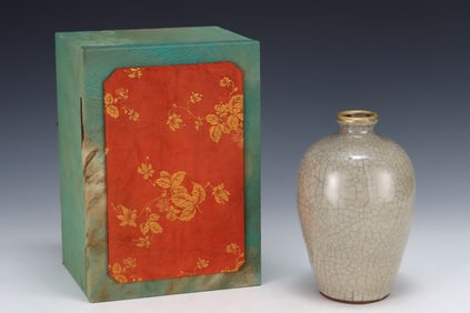 A Rare  Ge yao Ice Crackle Pattern Prunus Vase,with an Imperial Poem by Emperor Qianlong