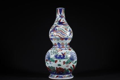 A Rare Wucai Phoenix Pattern Gourd-Shaped Vase