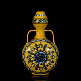 An Exquisite Yellow Glazed Blue and White Trigram Pattern Double-Ears Vase