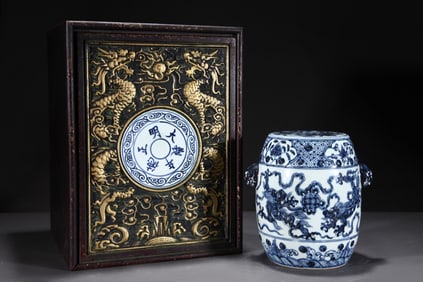 An Exquisite Blue and White Seawater and Lion Pattern Beast-Ears Jar
