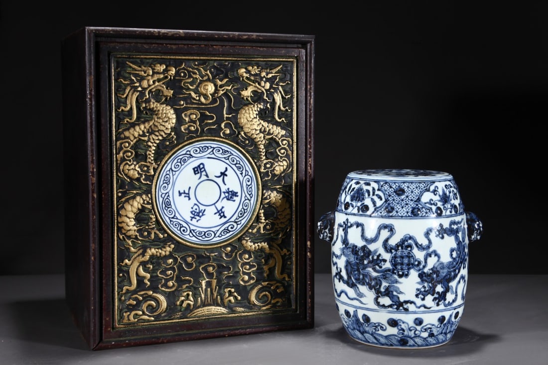 An Exquisite Blue and White Seawater and Lion Pattern Beast-Ears Jar (1 of 8)