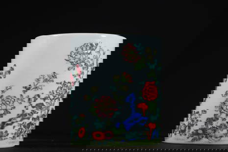 An Exquisite Famille-Rose Flower Pattern Brush Pot: An Exquisite Famille-Rose Flower Pattern Brush Pot,Qing Dynasty, China,Qianlong Six-character Mark,Size:4.1inx3.5in &#31881;&#24425;&#33457;&#21321;&#32441;&#31508;&#31570;,&#20013;&#22269;&#28165;&#2